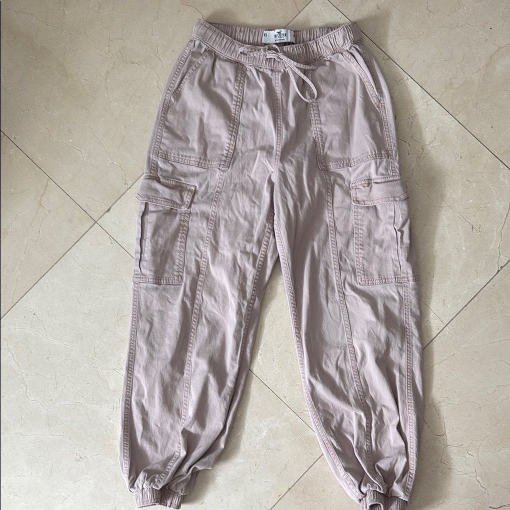 Hollister Women’s Light Pink Cargo Pants